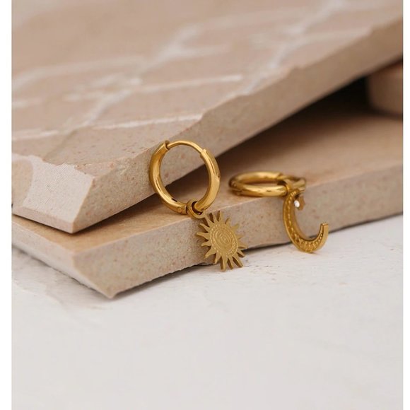 New 18K Gold Plated Diamond Moon Star Huggie Hoop Earrings - Picture 6 of 9